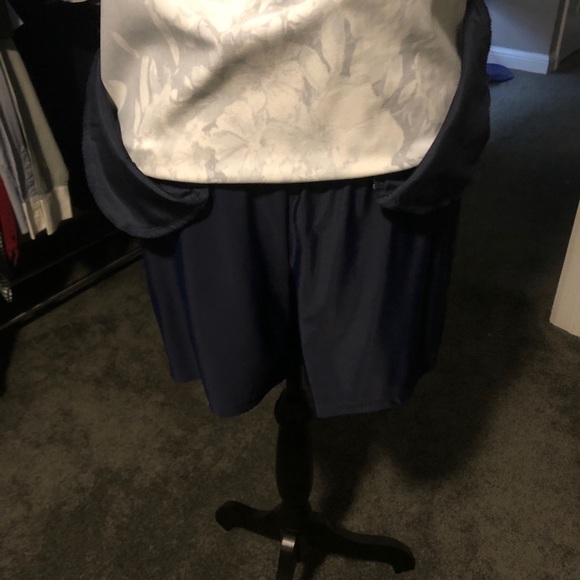 Ladies stretchy skort- size Large (12)…great for golf or casual outings! - Picture 3 of 3